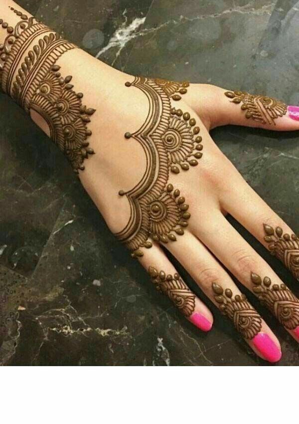 Scalloped arch design flowing from the wrist